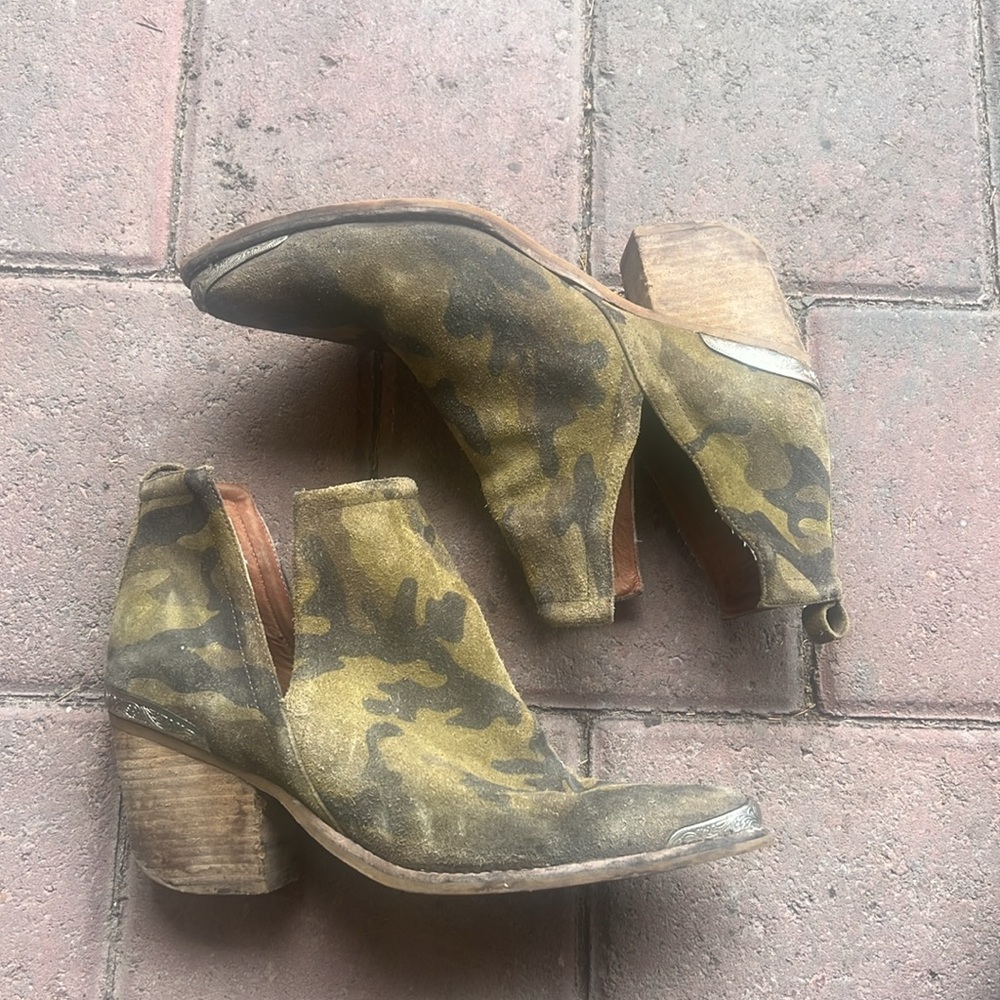 jeffrey campbell booties